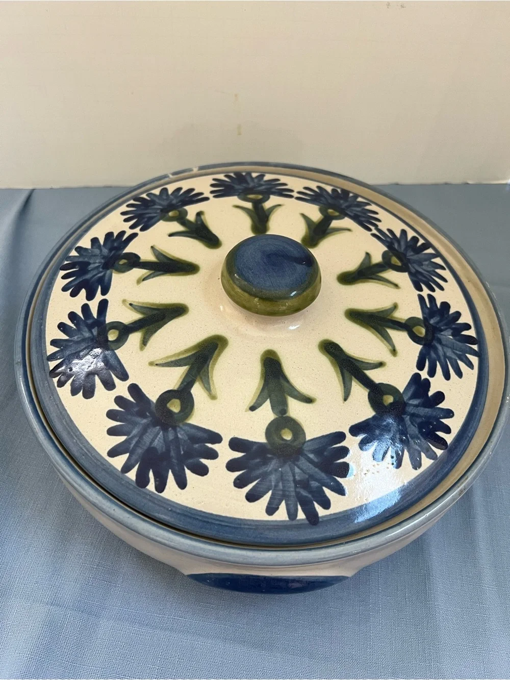 Louisville Stoneware Casserole Dish w/ Lid Blue Cornflower Bachelor Button 11”